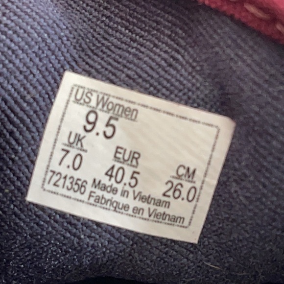 VANS Textured Burgundy Sneaker Size 9.5 - Picture 12 of 12